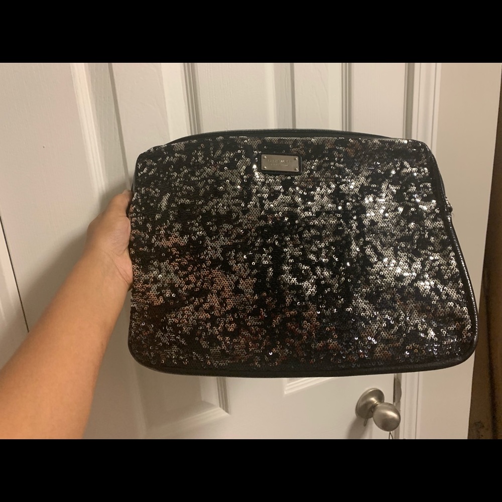 CLEARANCE🔴 Nine West 13”  sequin laptop sleeve. Barel…